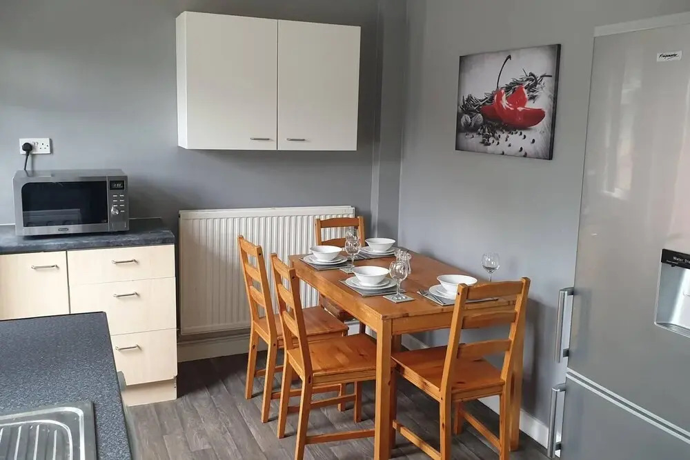 Sleeps 6, Guests&contractors, Wi-fi, Free Parking