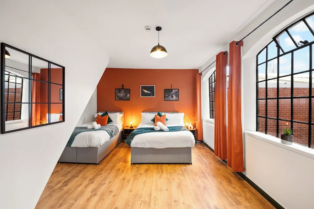 3 Bed Flat - Sleeps 7 - Parking - Wifi
