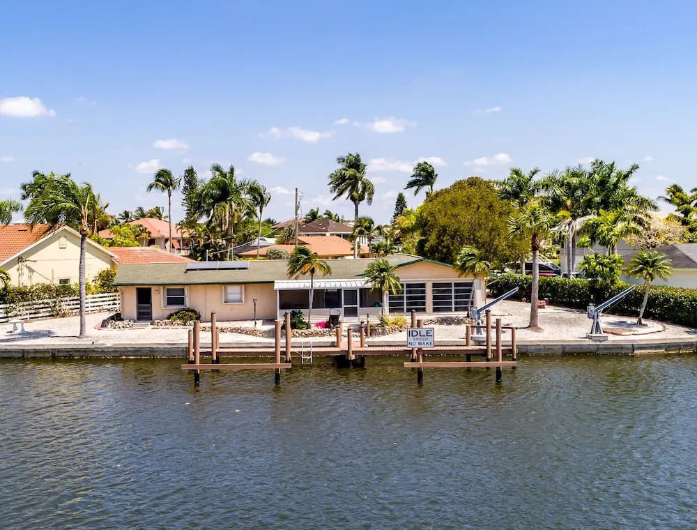 Waterfront 3br W/ Private Dock 3 Bedroom Duplex