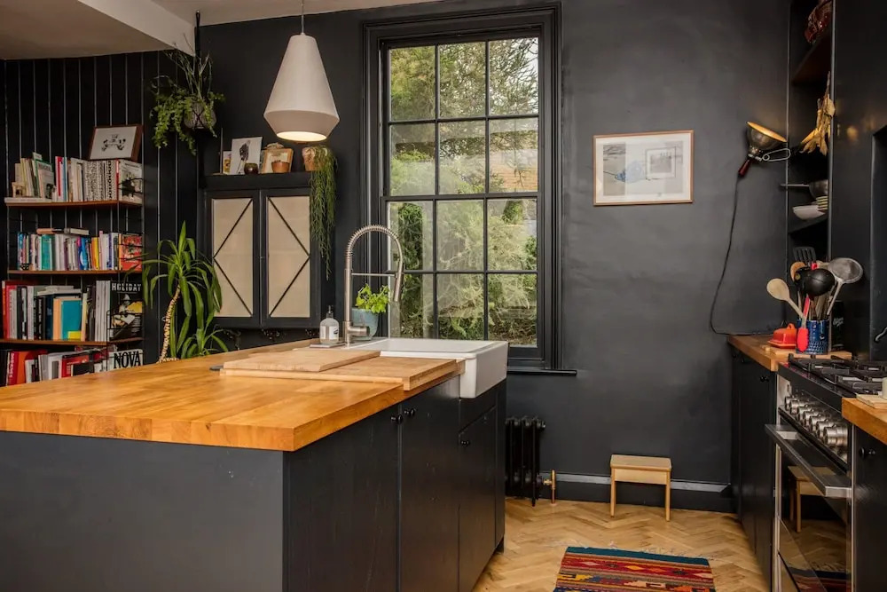 Stunning 2 Bedroom House in De Beauvoir Town