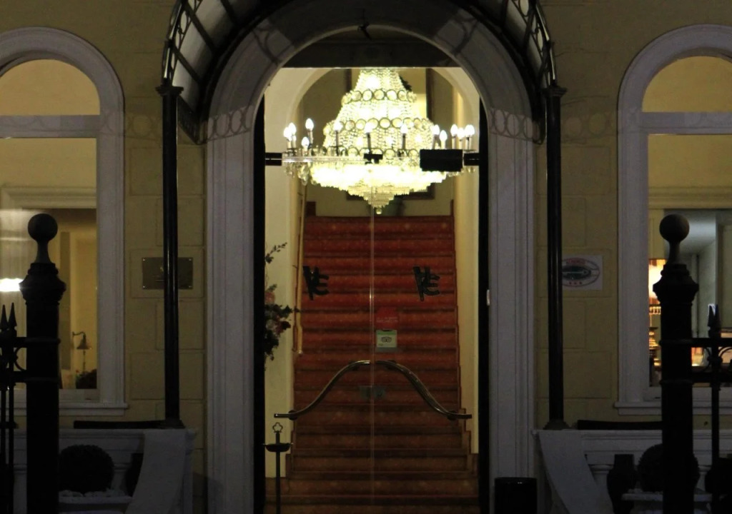 Ena Hotel