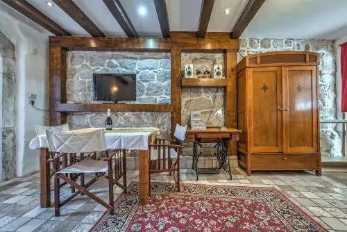 Guesthouse F