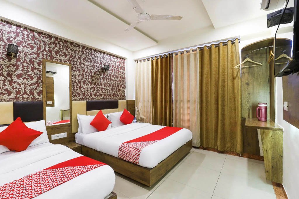 OYO 68445 Hotel Supreme