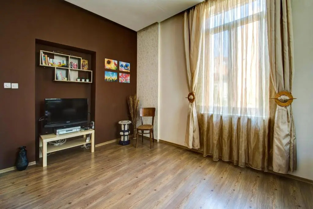 Apartment 65 - Airy Aprt at Top Center