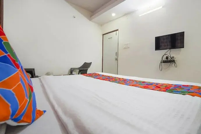 Fabexpress Vandan Villa Rooms Service Apartment