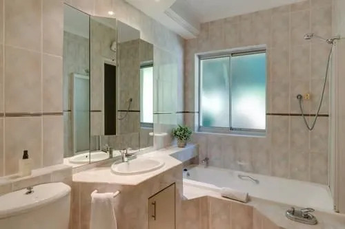 15 Woodford