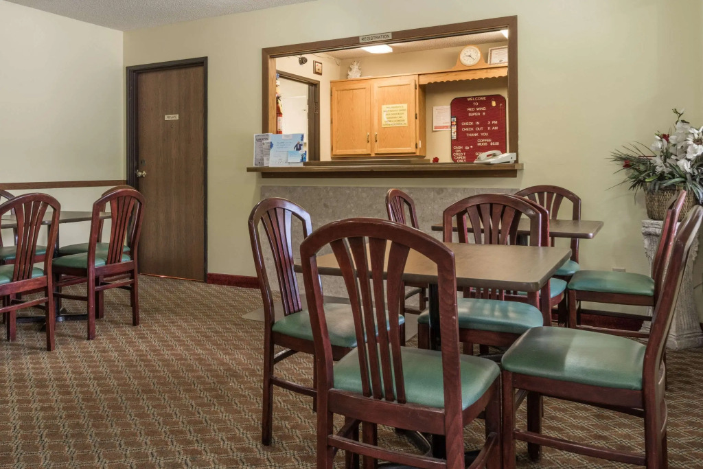 Super 8 by Wyndham Red Wing