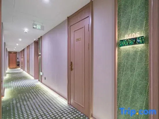 Vienna Sanhao Hotel（Kangding Liuliucheng Love Song Square Branch )