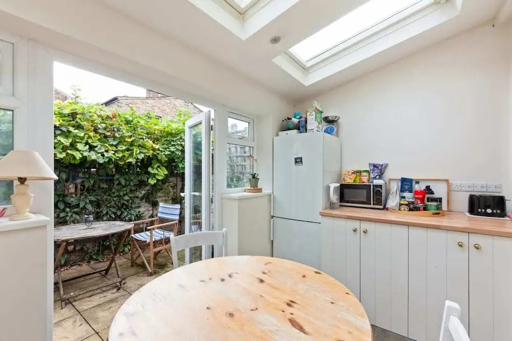 Lovely 2 Bed Apt W/patio nr Shepherd's Bush