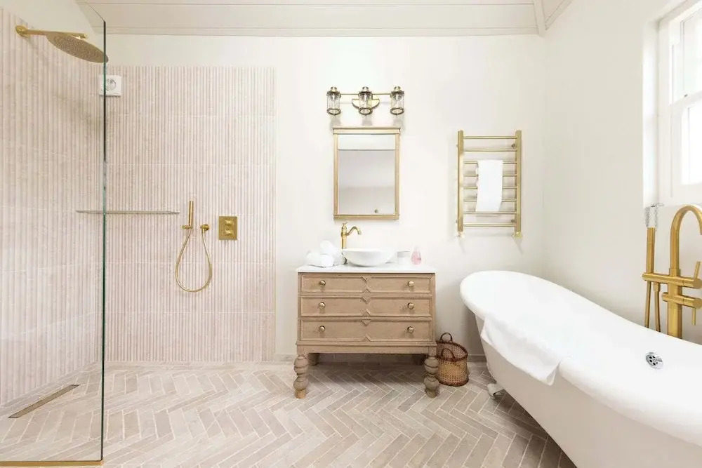 Newly Renovated Beachside Retreat for 10