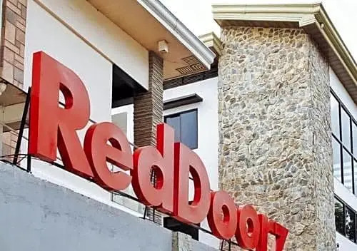 RedDoorz @ Miras Apartelle Angeles Pampanga