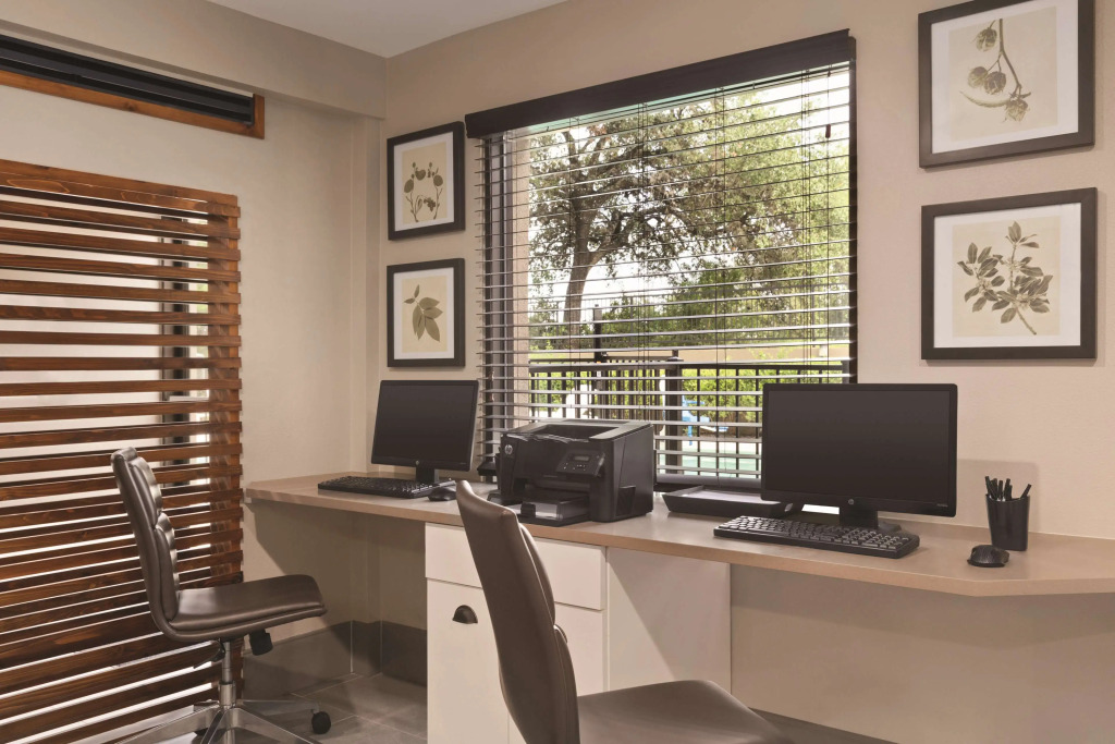 Country Inn & Suites by Radisson, Stockton, IL