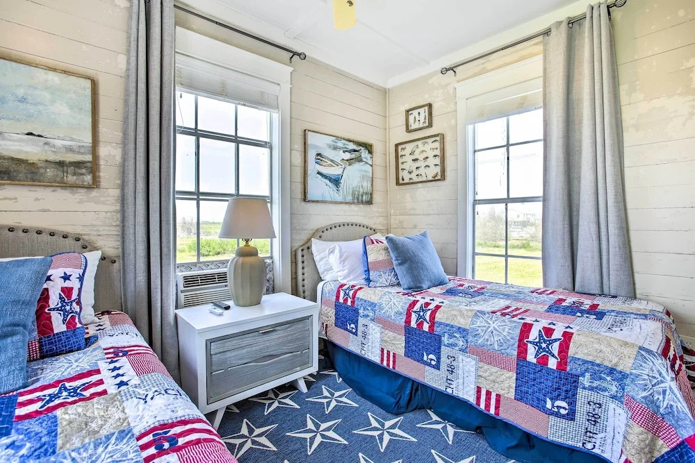 Pet-friendly Surfside Beach Home w/ Deck & Grill
