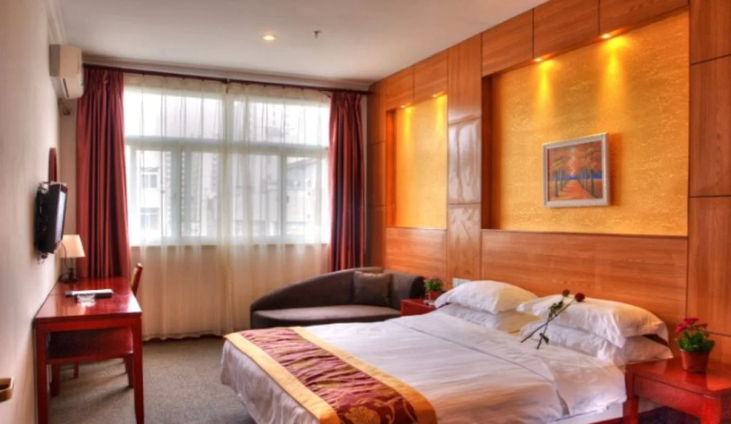 Greentree Alliance Hezhou Babu District Lingfeng Square Hotel
