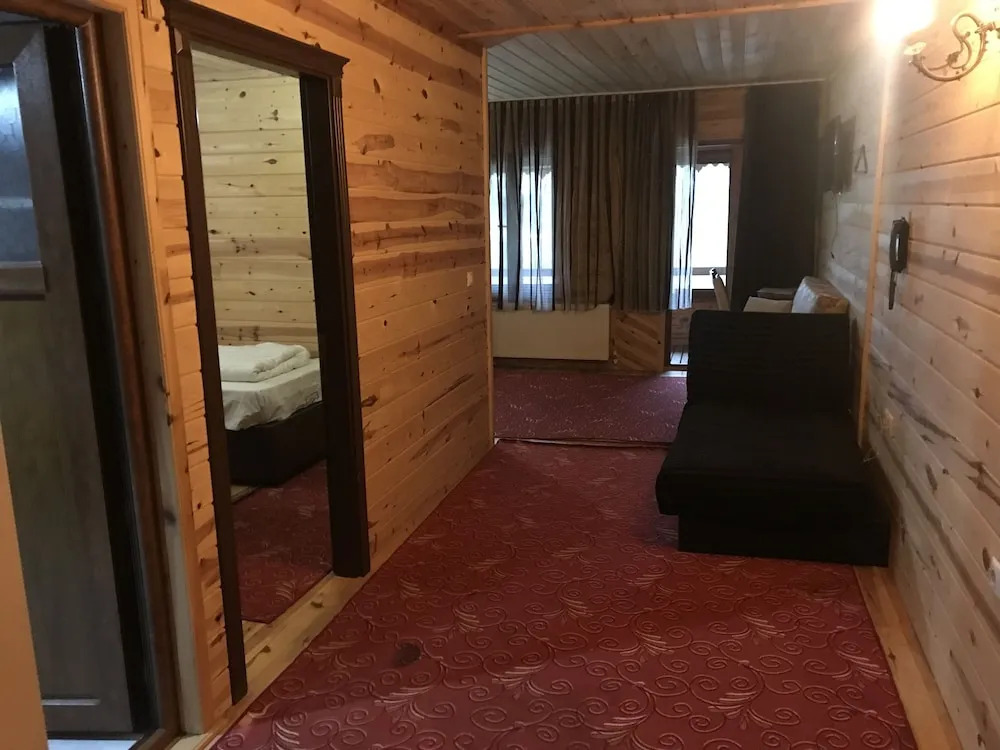 Yedigoller Hotel & Restaurant