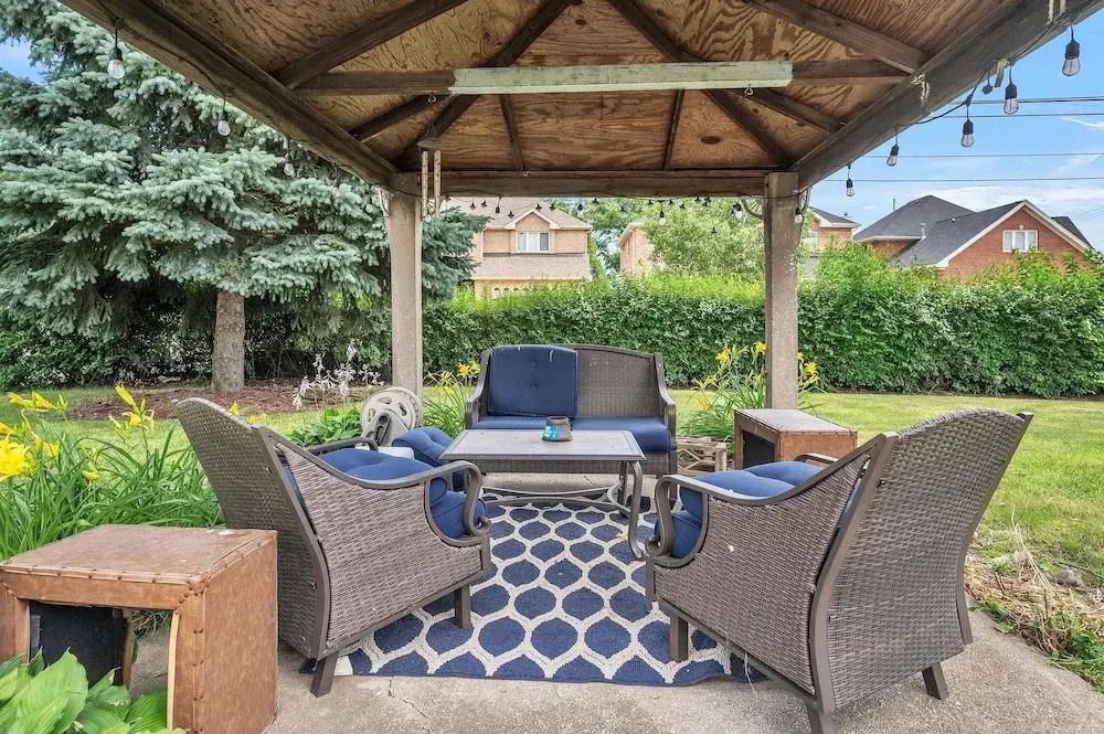 Serene & Charming 5br Des Plaines Getaway 5 Bedroom Home by RedAwning