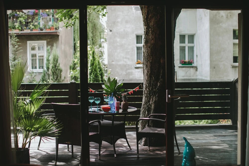 Blue Buddy - Terrace under the Tree