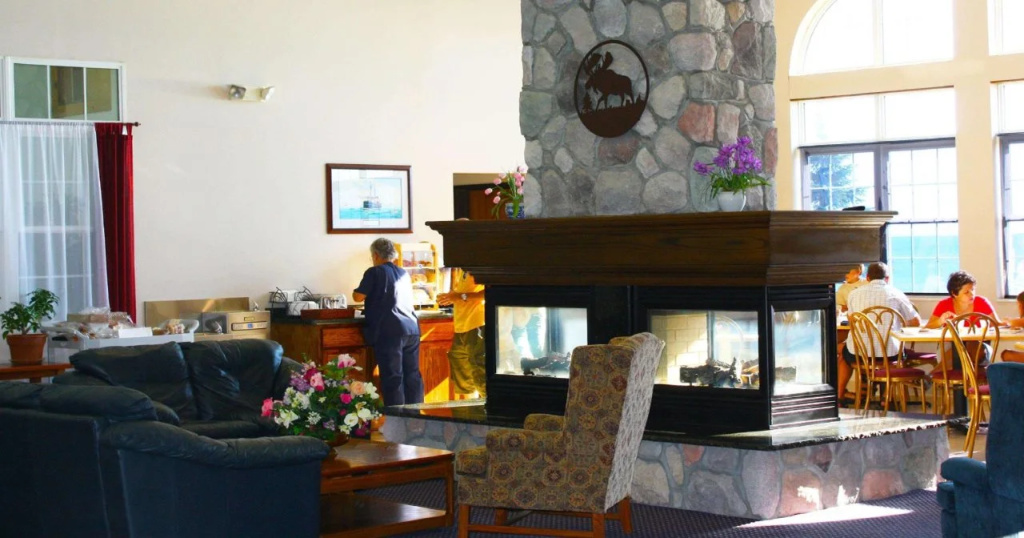 Magnuson Grand Hotel Lakefront Paradise