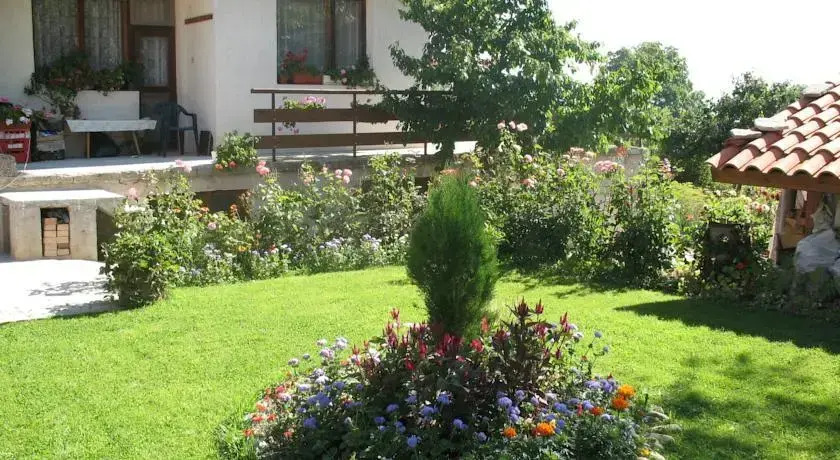Stoyanova Guest House