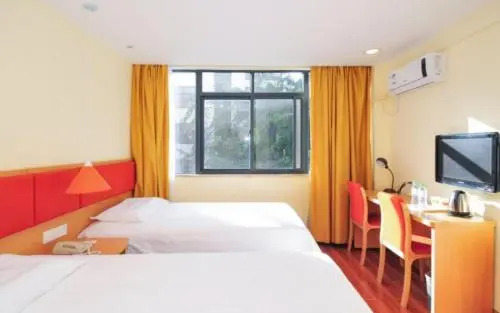 Home Inn (Sanya Shangpinjie Avenue)