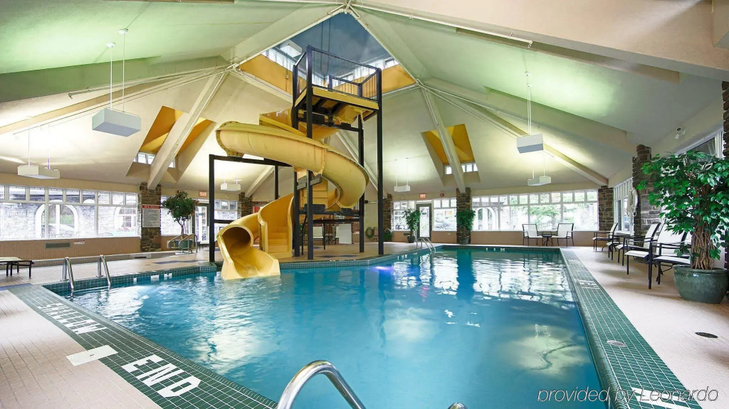Pocaterra Inn & Waterslide