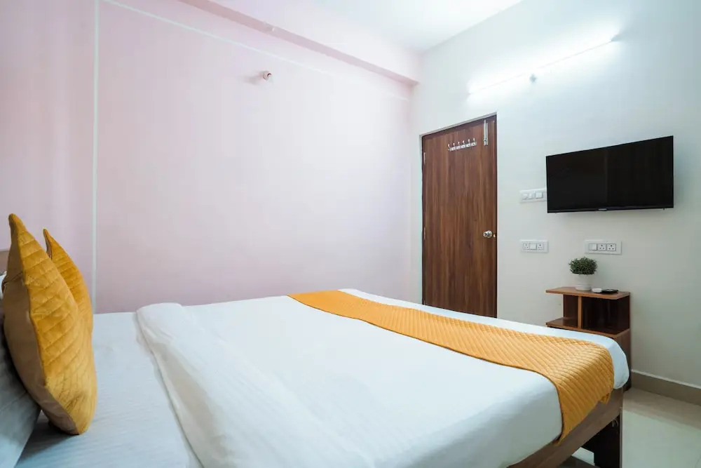 Collection O DLF CyberCity Hyderabad Formerly Key Suites