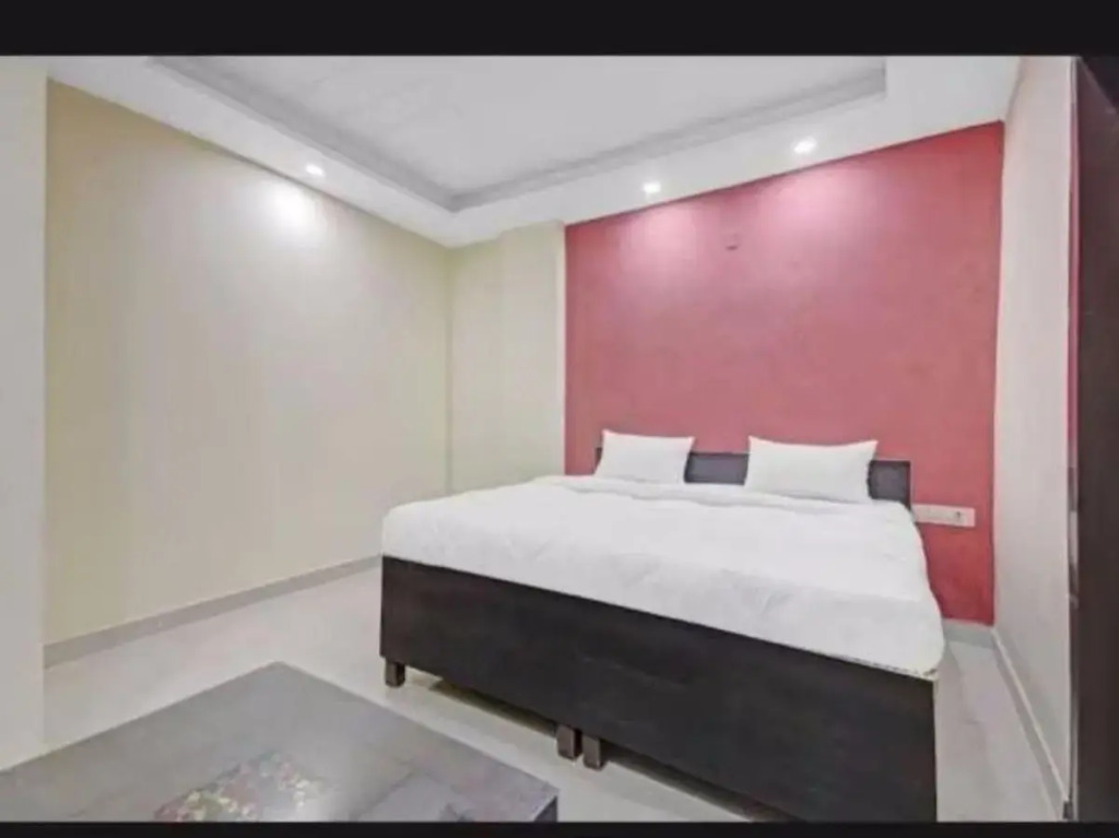 OYO Flagship 70305 Hotel Dg Dwarka Mor