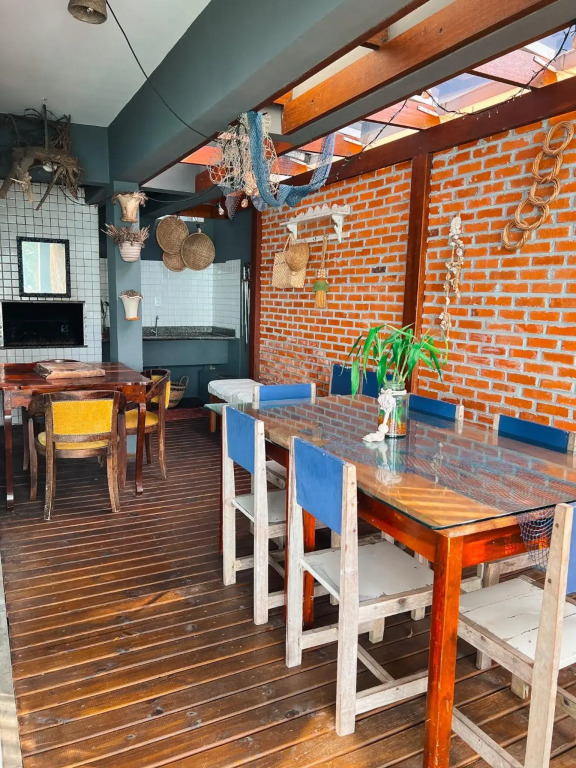 Linda casa pé na areia para até 16 pessoas