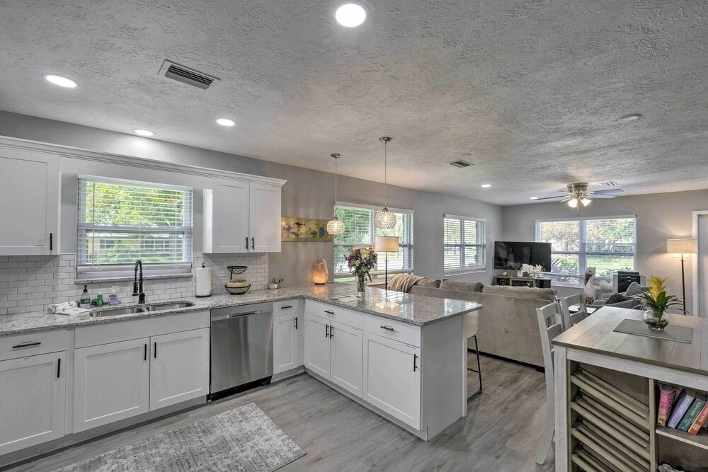 Bright Venice Getaway < 1 Mi to Historic Dtwn