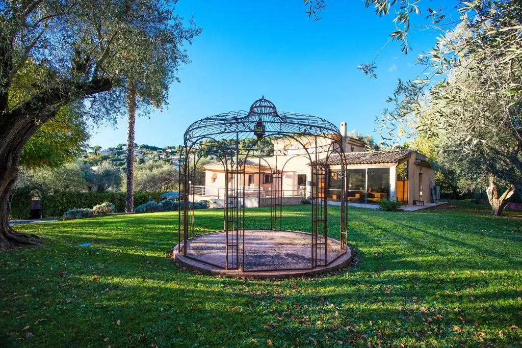 Serene Luxurious Hillside Villa Near Cannes