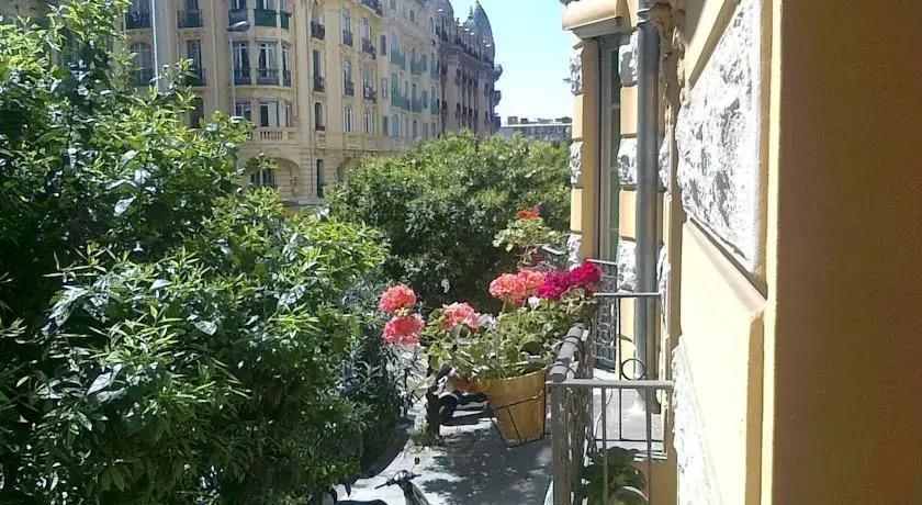 Chez Josephine