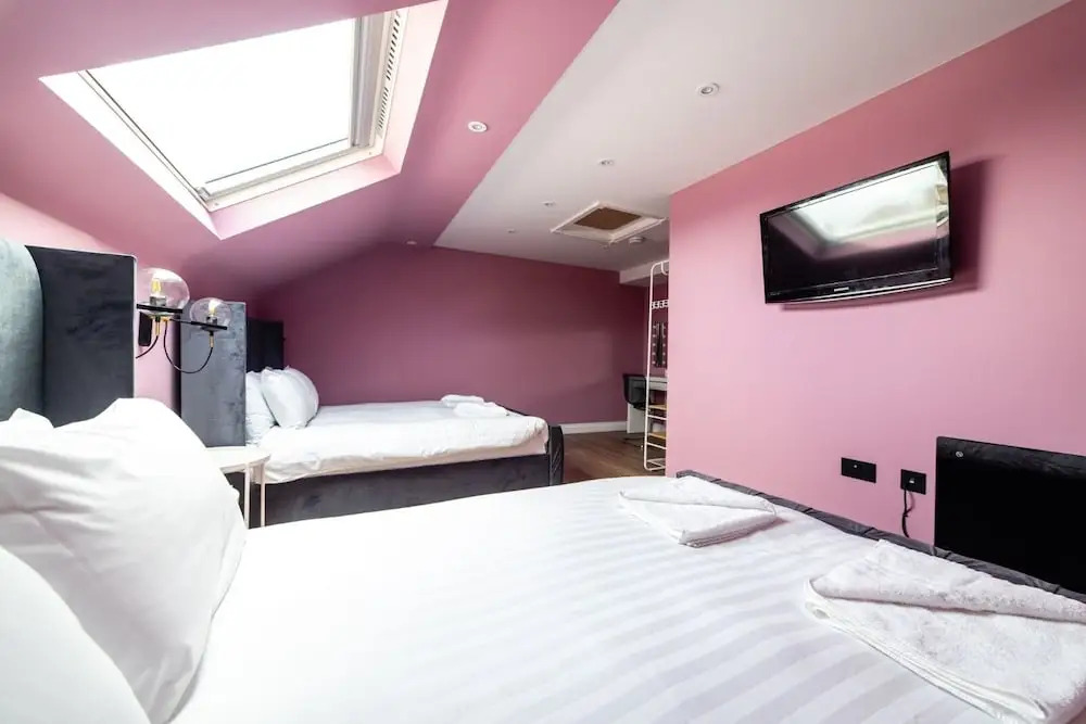 Hollywood Suite Sasco Apartments