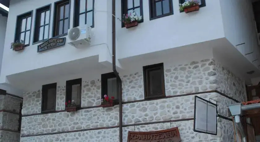 Tonis Guest House