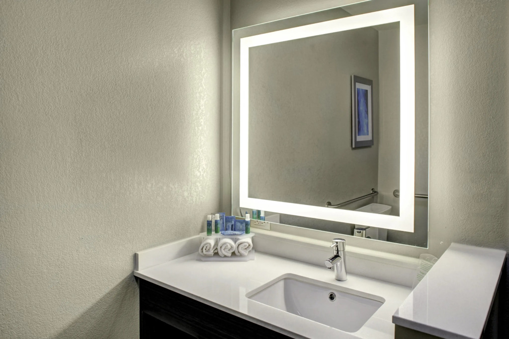 Holiday Inn Express & Suites Coldwater by IHG