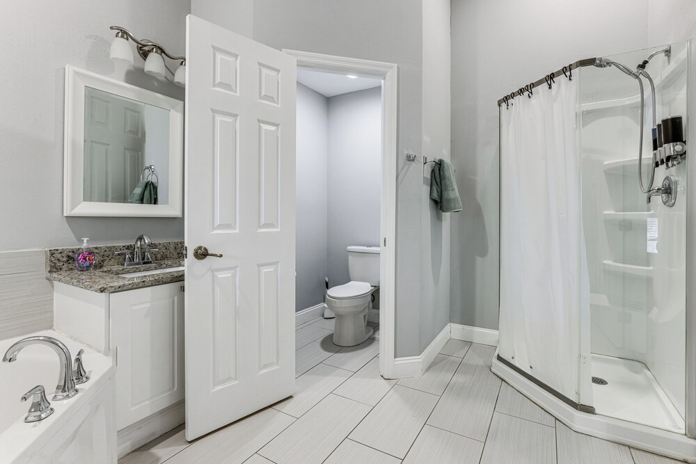 5 Mi to Wdw! Spacious Resort Escape w/ Pool Access