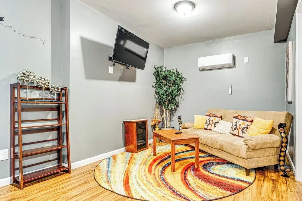 4 Mi to Dtwn Indianapolis: Quiet Apartment w/ Yard