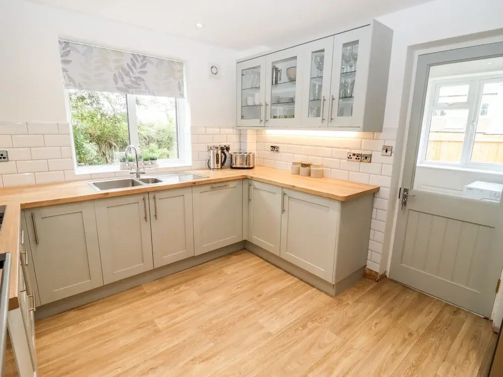 17 Sands Close
