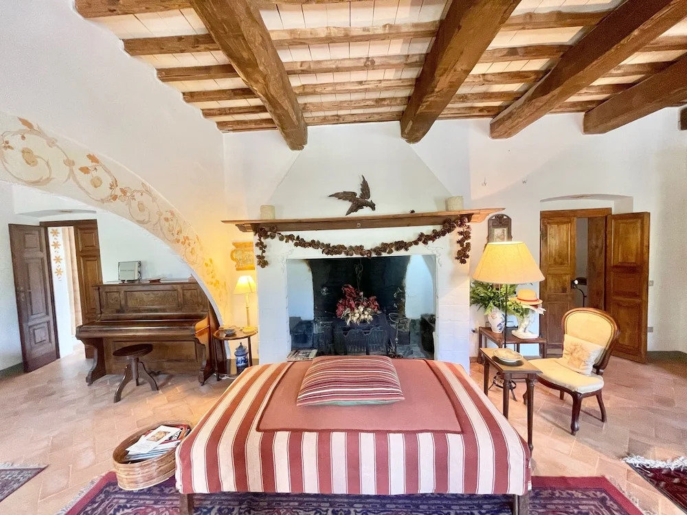 Adam House, Exclusive Pool, Outstanding Views, Vast Garden, Aircon, Sleeps 8