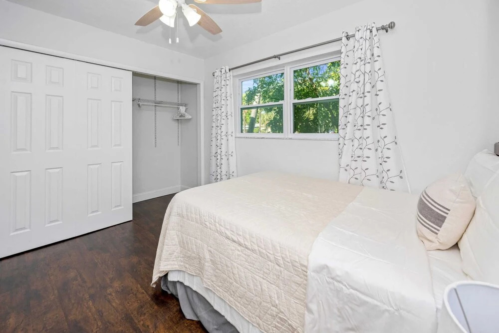 New Private Green Oasis 3br-3bapatio, Private Parking Clean & Cozy