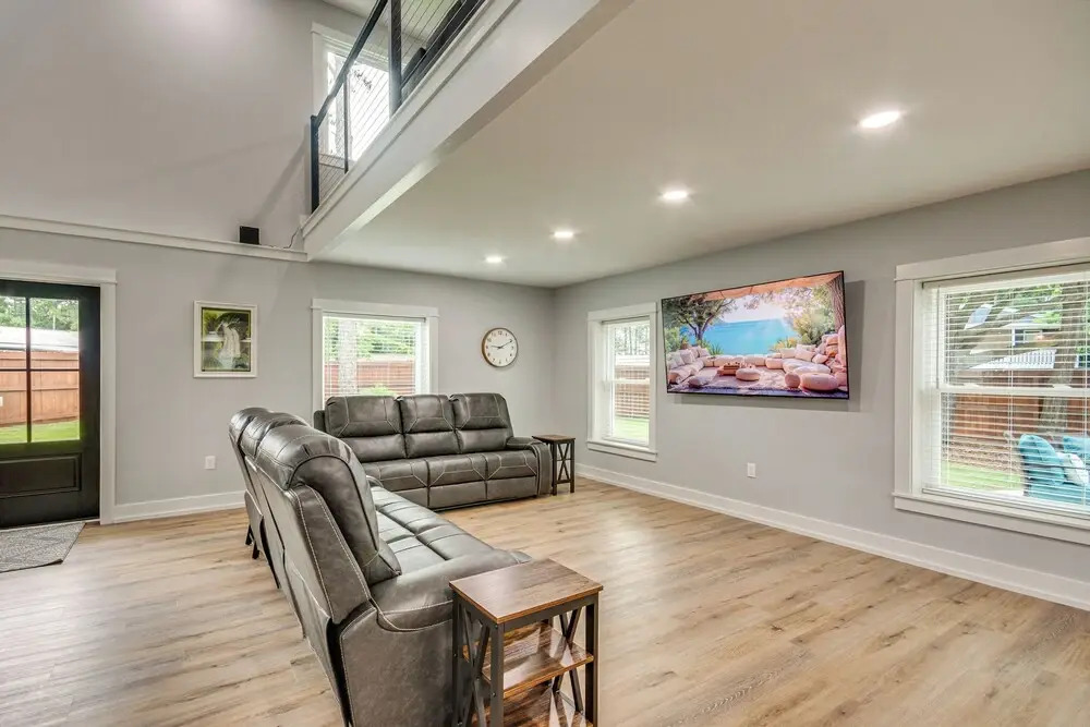3 Mi to Navarre Beach: Home w/ Furnished Patio
