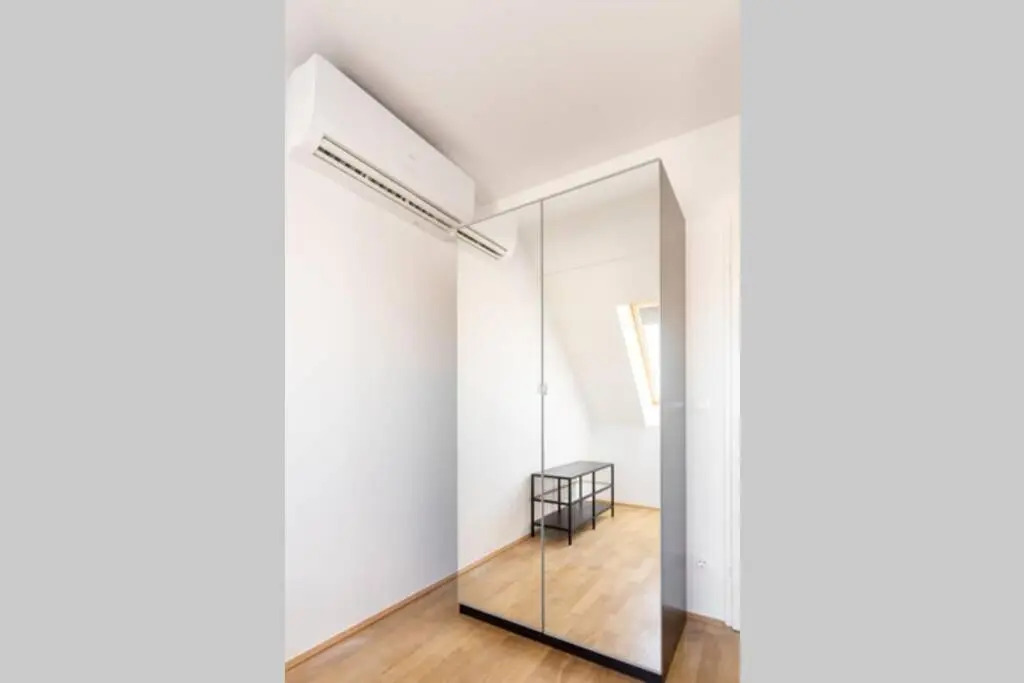 Penthouse near Schoenbrunn with large terrace! N43
