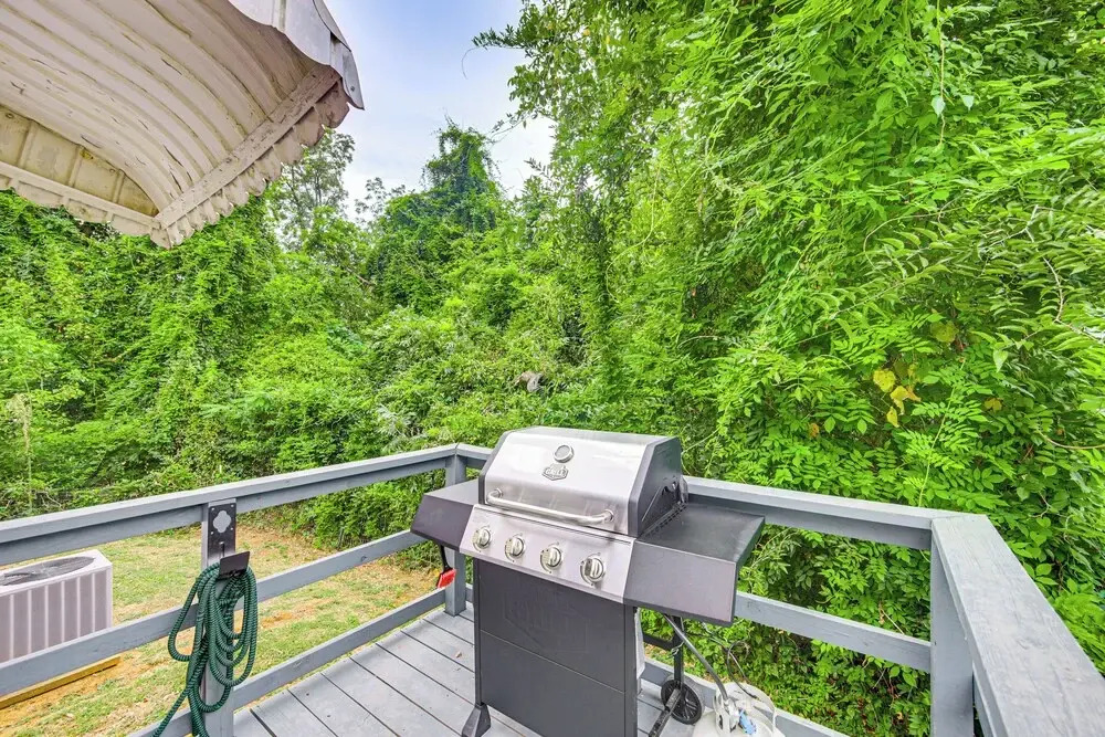 Lumberjack Hideaway Near Campus in Nacogdoches!