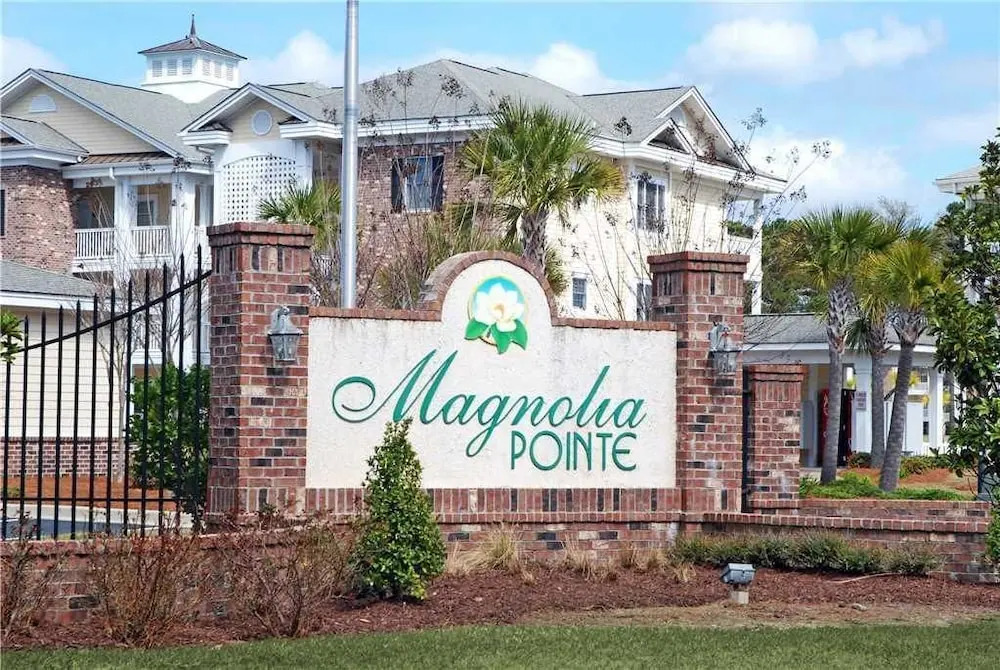 Magnolia Pointe Luster Leaf 4890-301