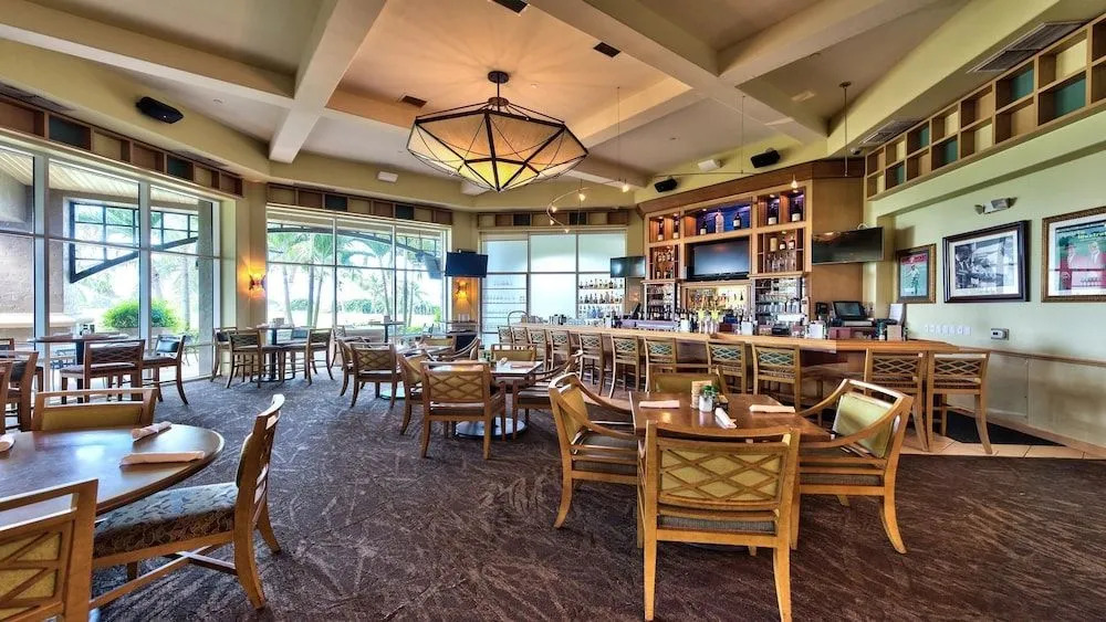 Solterra Vacation Rental: Luxury 3-BR Condo with Lake & Golf Views. Access to Luxury Pool, Hot Tub, and Golf Courses at Lely Resort. Close to Naples Beaches, 5th Avenue S, and Marco Island