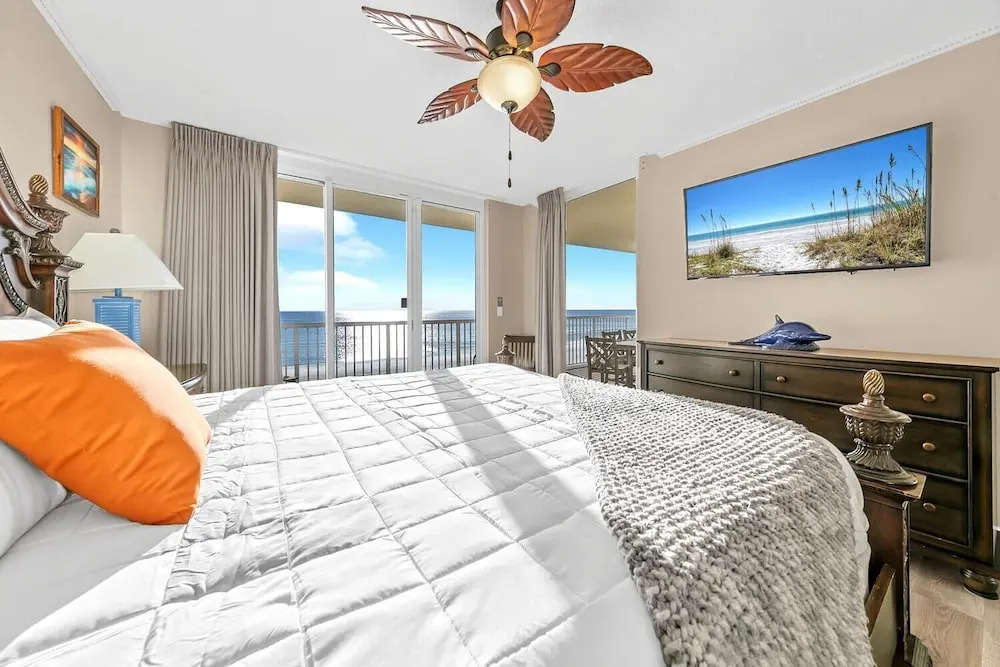 Majestic Beach Towers 1-301