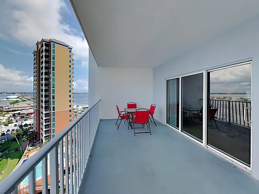 South Harbour 12E