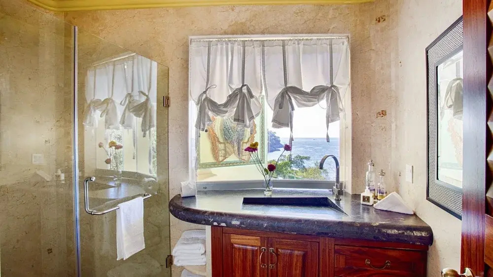 Fully Staffed, Beach frontage Luxury Villa