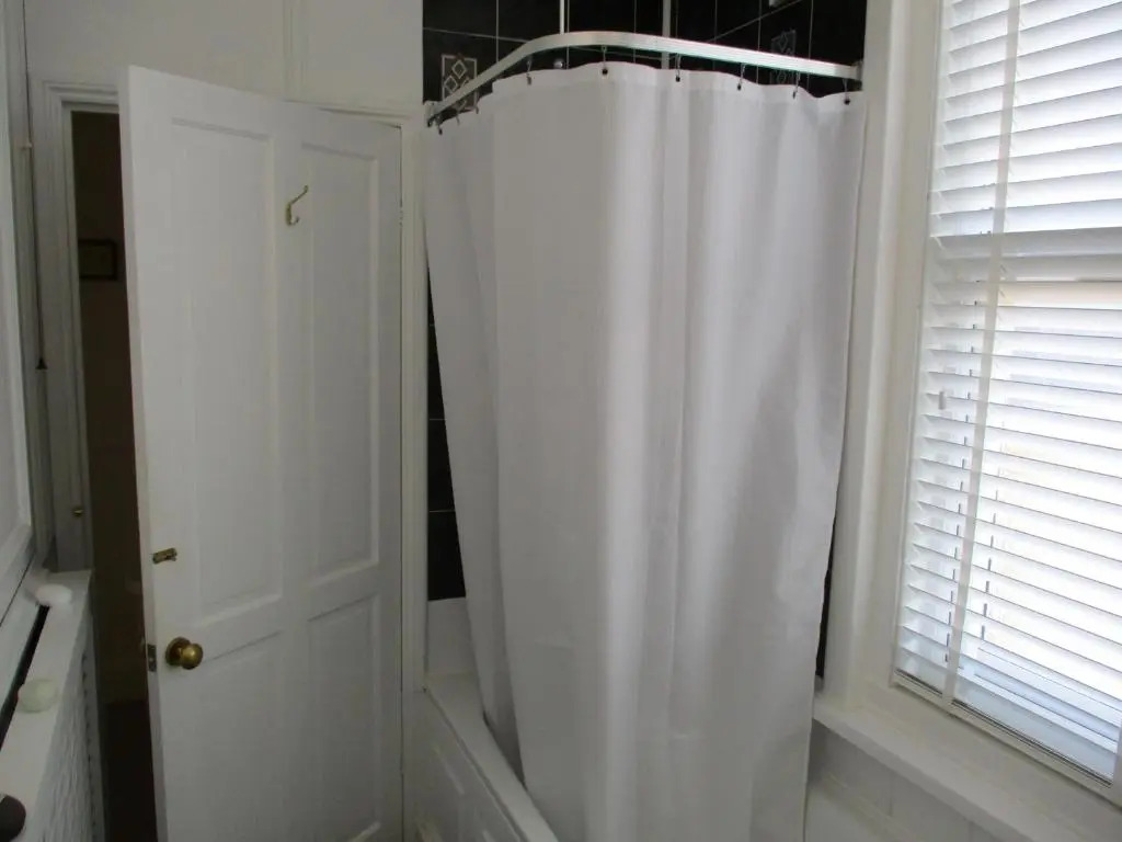 3 Bed Flat - Sleeps 5 - Garden - Parking - Wifi