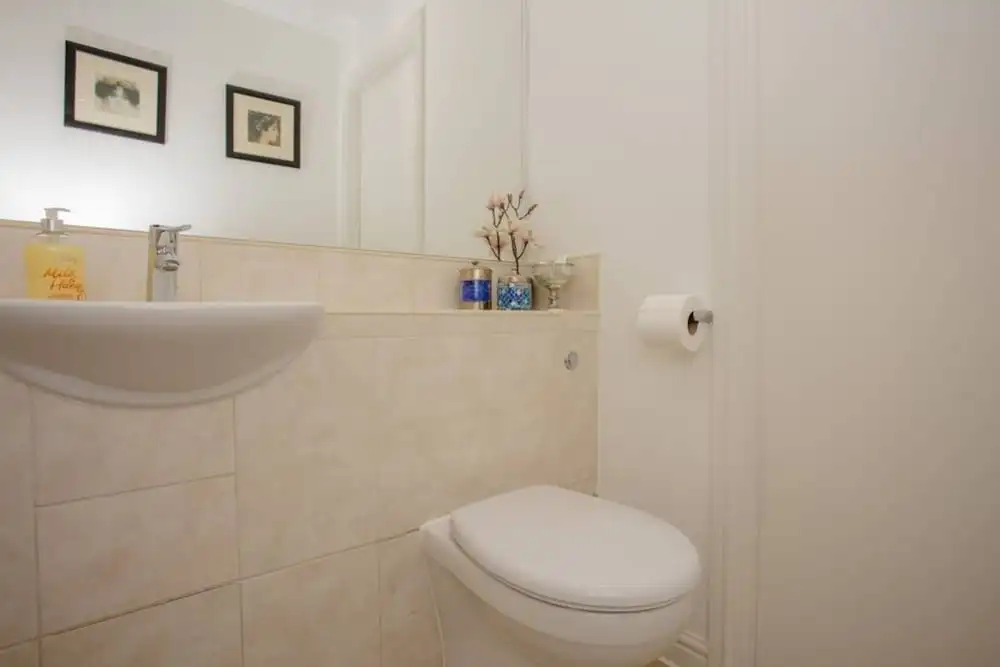 Beautiful Spacious Apartment with Private Balcony