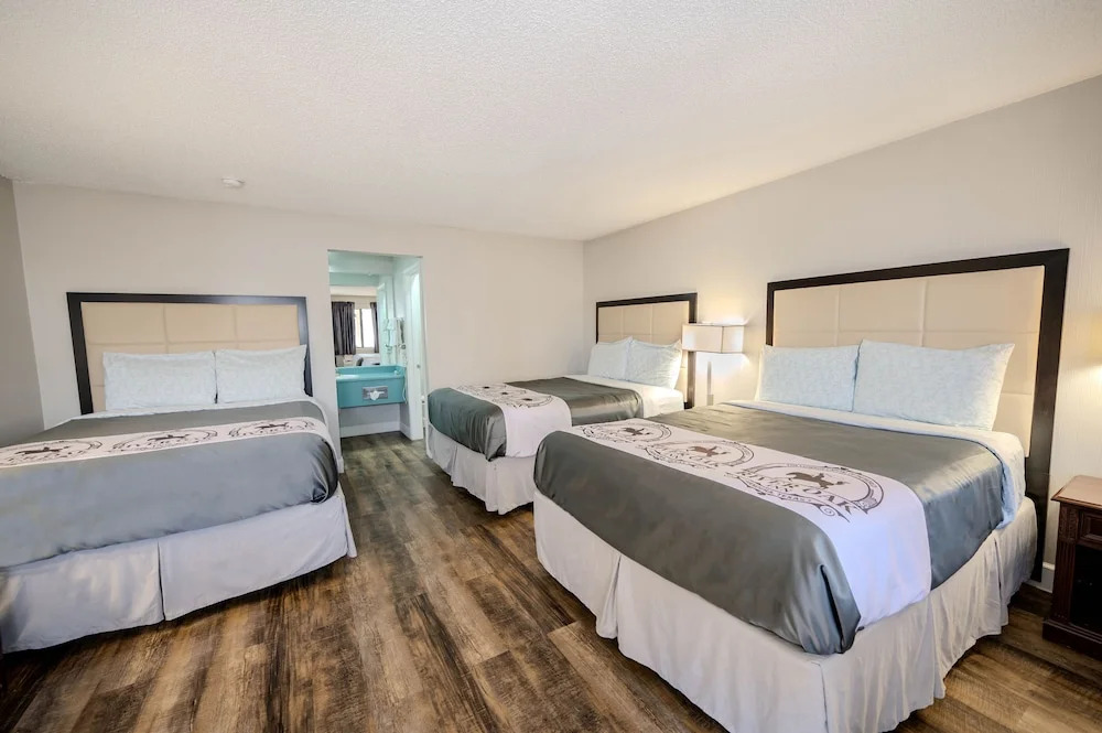 RIVER OAK INN